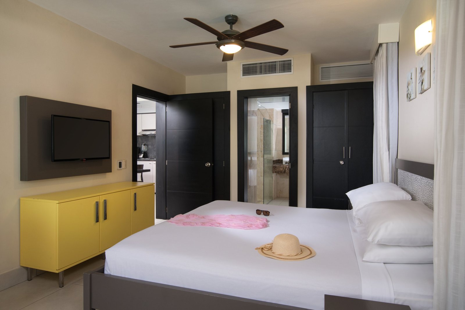 Royal Suites bedroom